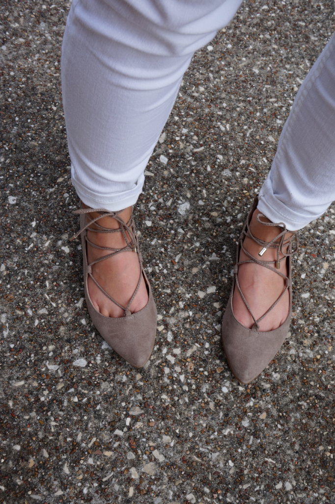 Lace-up Flats: Transitioning into Fall | theblonderlife.com