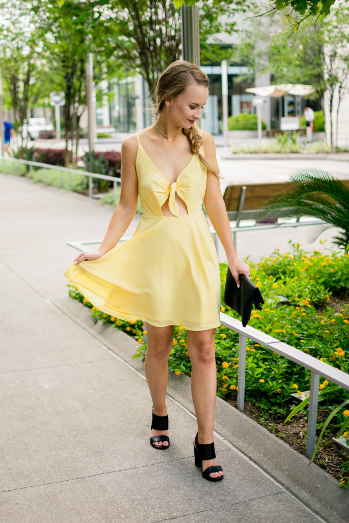 The summer dress you will keep reaching for all summer long. A splurge worthy dress that I promise you will find a million reasons to wear it! Such a fun summer dress that is available in 3 colors + a short sleeve style. 