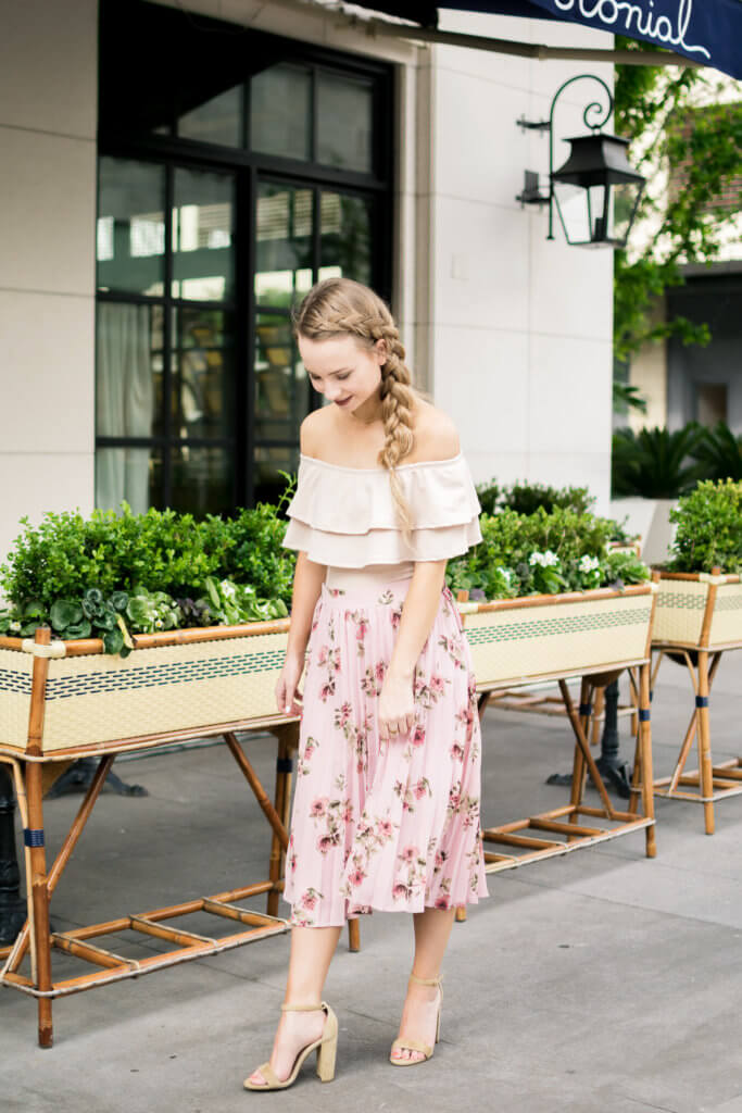 Being a petite gal (I am 5'2 for reference) I figured that a midi skirt was not a flattering length for my shorter frame. Sharing my tips on how to rock a midi skirt as a petite. What to style with a midi skirt for a petite | The Blonder Life