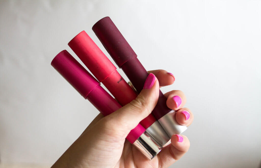 Sharing all of my favorite lipsticks for summer. Favorite lippies to wear in the summer, and can easily be worn in the fall too | The Blonder Life
