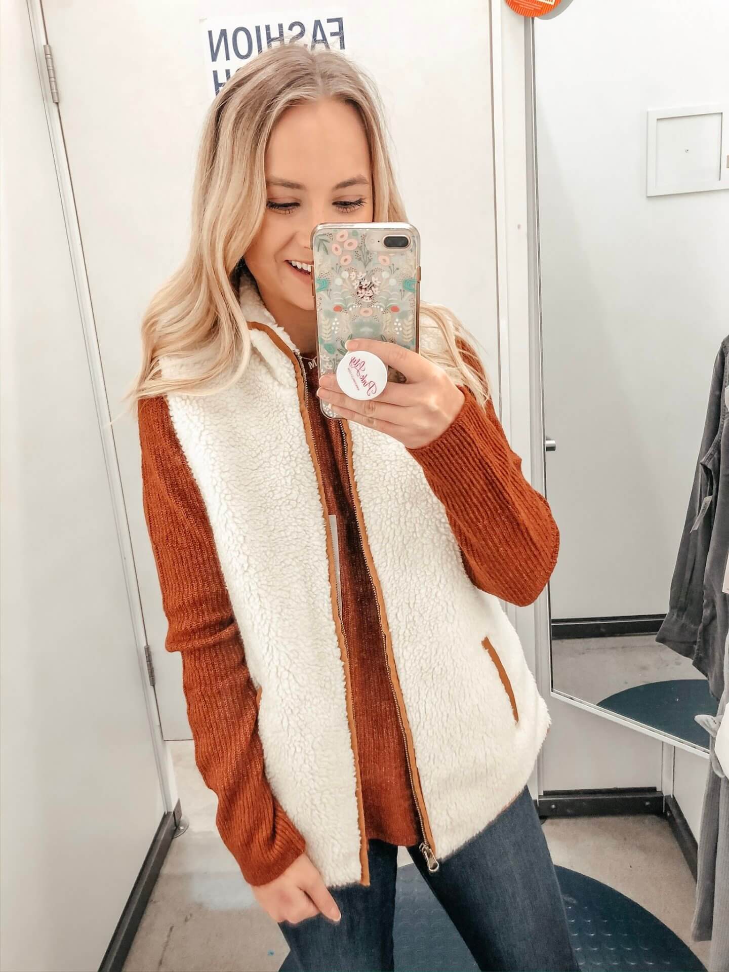 Old Navy try on sharing all the fall and winter finds. Old Navy try on session. Old Navy fall fashion. The Blonder Life