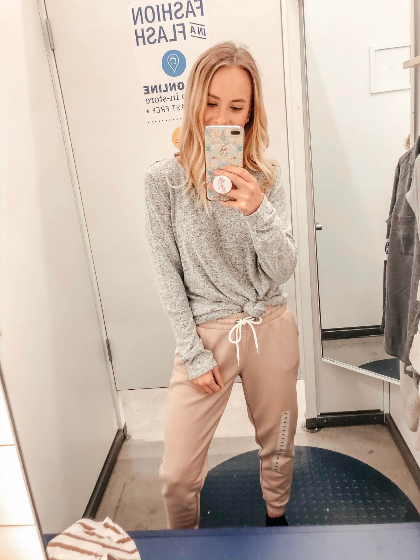 Old Navy try on sharing all the fall and winter finds. Old Navy try on session. Old Navy fall fashion. The Blonder Life