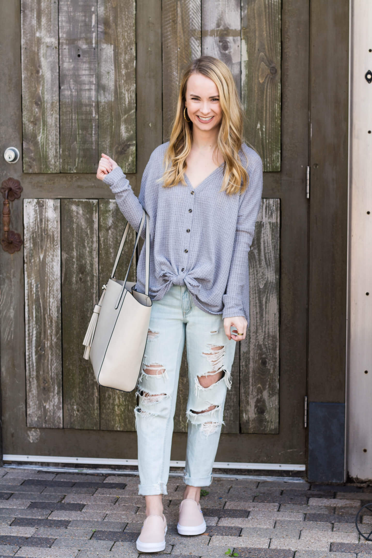 Traveling to Arizona to visit my best friend! Sharing my travel look and a little bit about my trip. Travel style | The Blonder Life